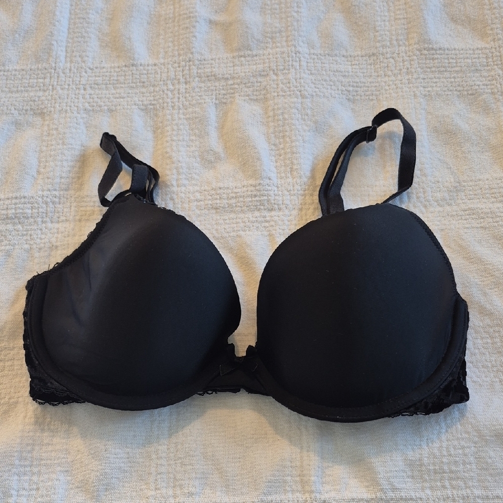 Victoria's Secret women's 32D Demi Buste black bra EUC or better